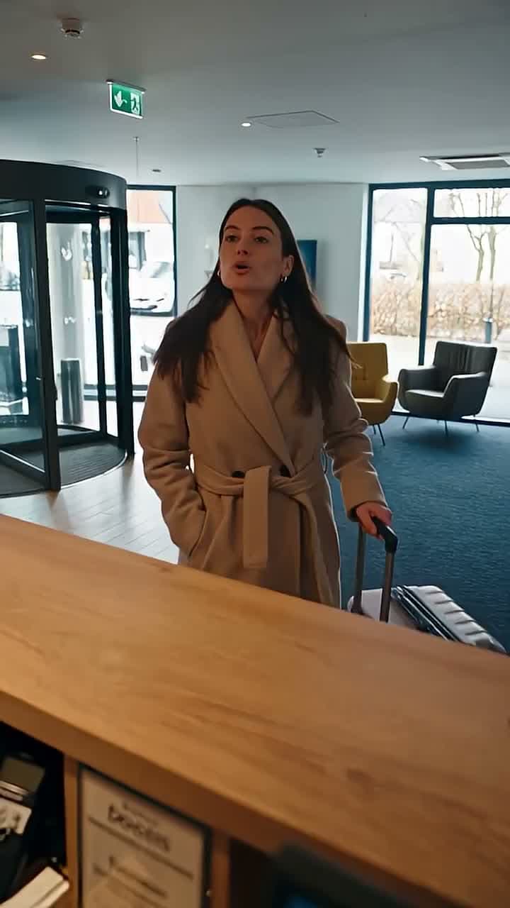 A German conversation at a reception desk, from a Deuvo lesson